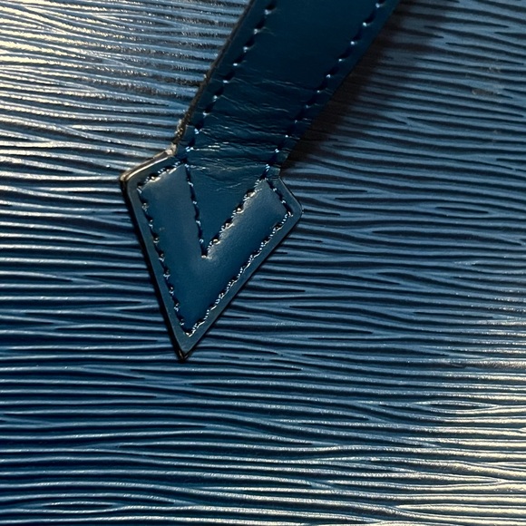 Louis Vuitton St-Jacques Shopping GM in Blue Epi - Picture 6 of 15